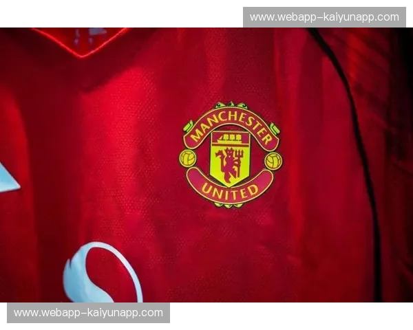 梦剧场的深红风暴:曼联与红牛的巅峰较量,谁才是绿茵场上的终极主宰?